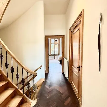 Historic Mansion In The Heart Of 304m2 Διαμέρισμα